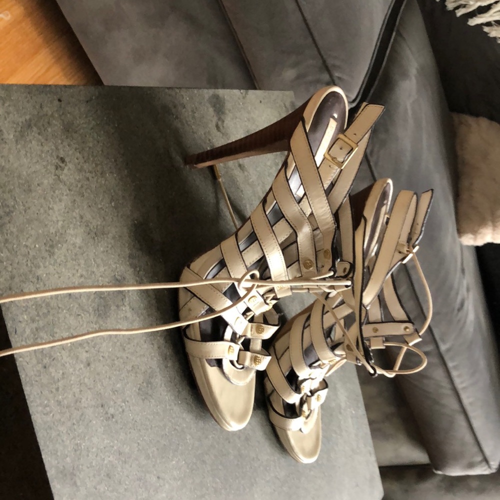 Heels - Picture 2 of 3
